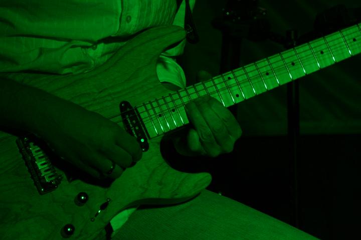 2008-11-28 M3_live at replugged 084.jpg